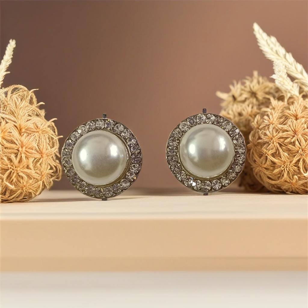 Halo button pearl stud
