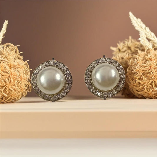 Halo button pearl stud