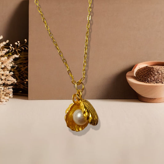 Golden Shell Pearl necklace