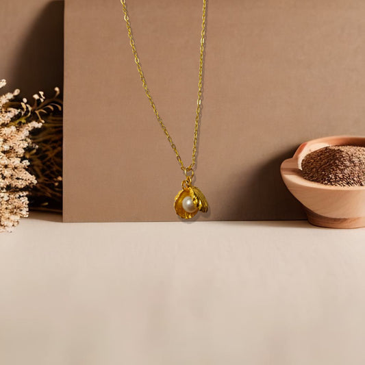 Golden Shell Pearl necklace